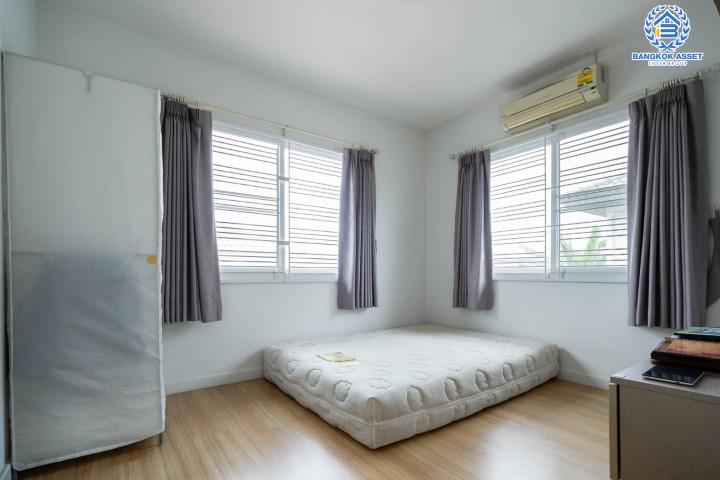 บ้านเดี่ยวมือสองนนทบุรี ม.พฤกษ์ลดา บางใหญ่2 เนื้อที่มากถึง 50 ตร.ว. ฟังก์ชัน 3 ห้องนอน 2 ห้องน้ำ 1 ที่จอดรถ บ้านสภาพใหม่พร้อมเข้าอยู่ ทำเลเดินทางสะดวก เชื่อมต่อถ.กาญจนาภิเษก เพียง 10 นาทีถึงรถไฟฟ้าสายสีม่วง "สถานีคลองบางไผ่" ใกล้ทางด่วน "กาญจนาภิเษก"